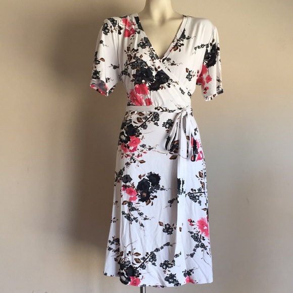 Dresses & Skirts - Floral dress Midi NWT